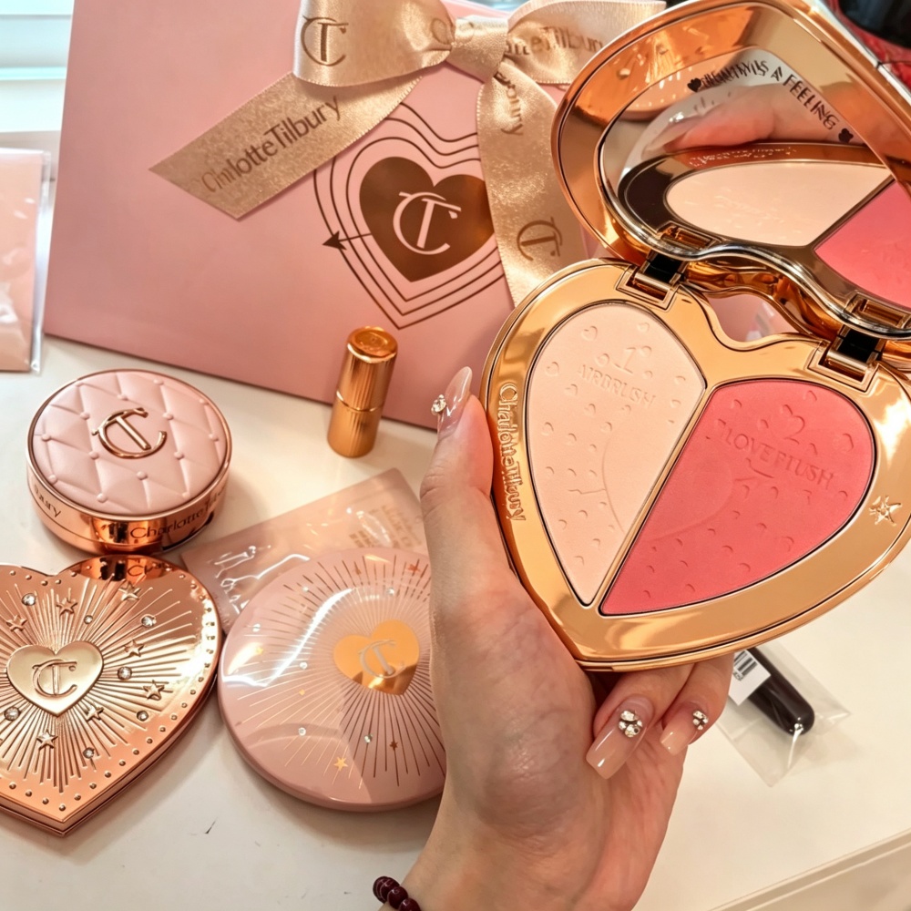 Charlotte Tilbury New Lip Balm - đánh giá và giá Lip Gloss Plumping